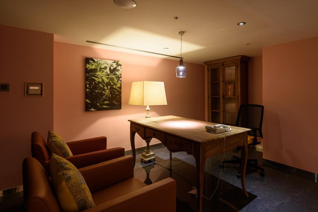 Inhouse Hotel Taichung Esterno foto