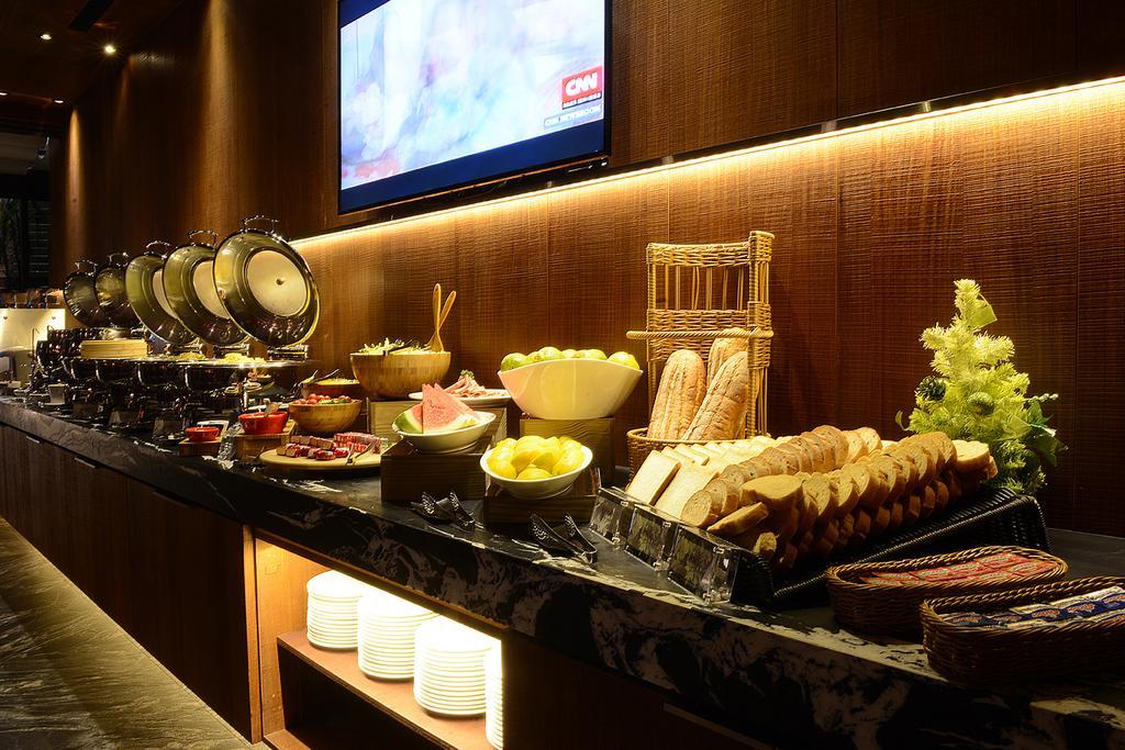 Inhouse Hotel Taichung Esterno foto
