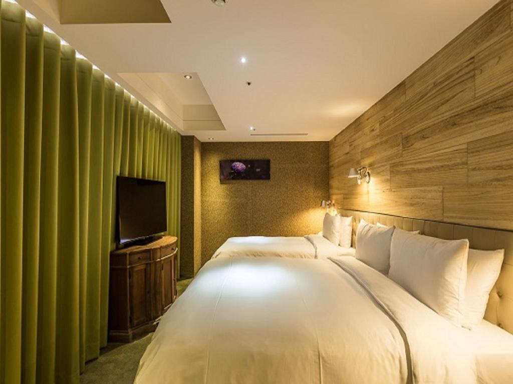Inhouse Hotel Taichung Esterno foto